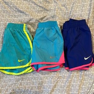 Little girls Nike short lot size 4-5